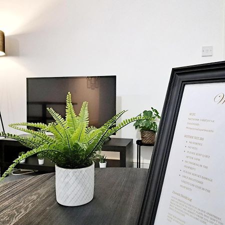 Stylish 2 Bed Apartment With Free Parking, Speed Wifi, Free Parking Colchester Esterno foto